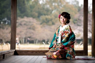  Korakuen Garten mit Frau im Kimono